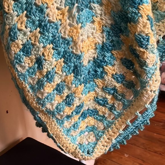 Spring Shawl. Handmade. - Picture 9 of 9